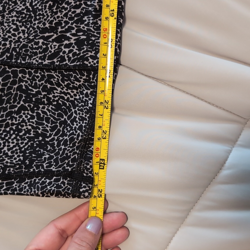 Lululemon Black And White Pattern Leggings - Picture 6 of 9